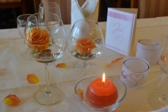 Deko-Hochzeit-Rosen im Glas.jpg